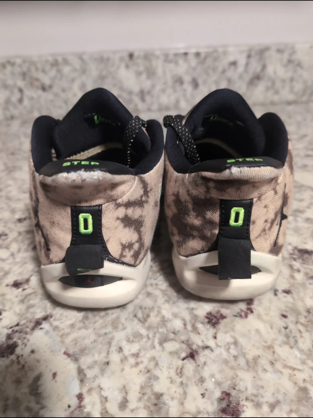 Jordan Tatums- Beige & Brown Patterned/Big Kids Size 6